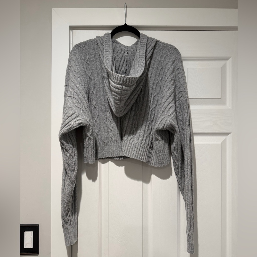 Auth.✅ ALO Yoga Bliss Knit Crop Hoodie in “Athletic Heather Grey” Size M/L🩶 - Picture 8 of 9